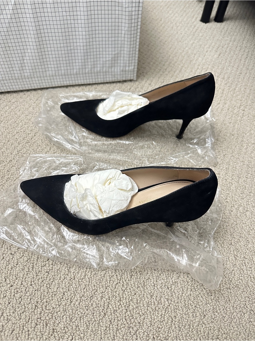 Stuart Weitzman Black Suede Pointed-Toe Mid Kitten Heels